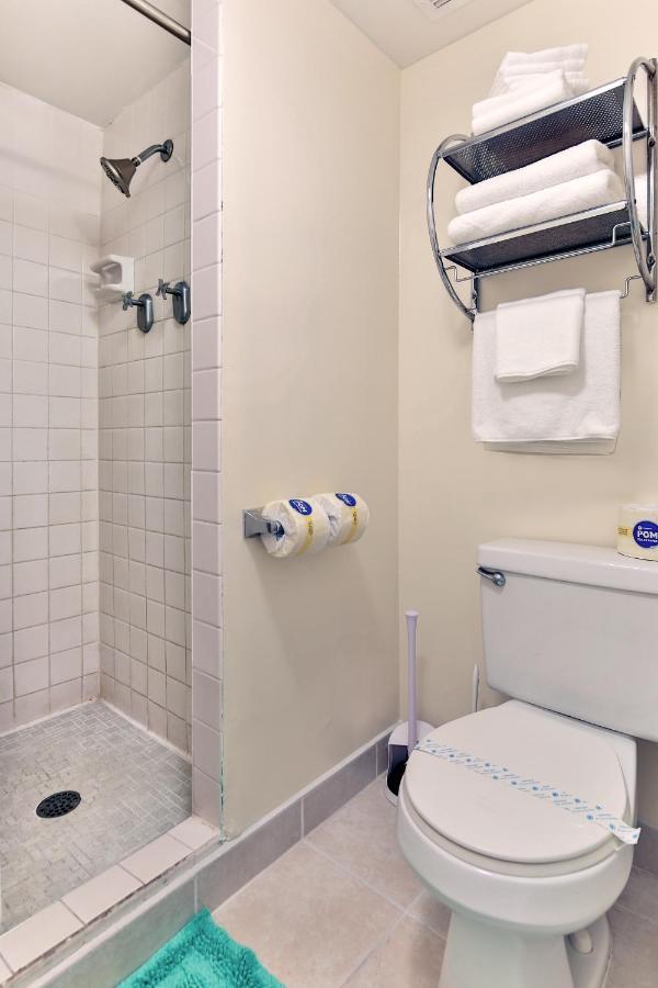 City View Studio With Pool Access In Aloha Surf! 檀香山 外观 照片